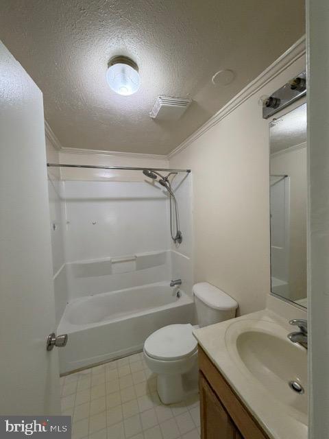 1562 LAKEVIEW DRIVE