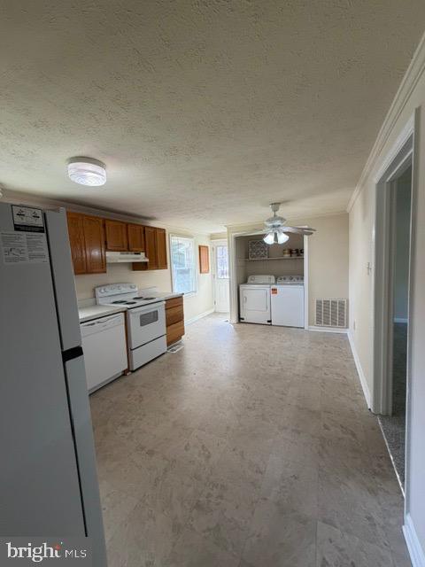1562 LAKEVIEW DRIVE