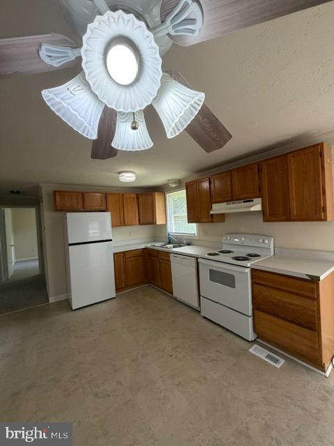 1562 LAKEVIEW DRIVE
