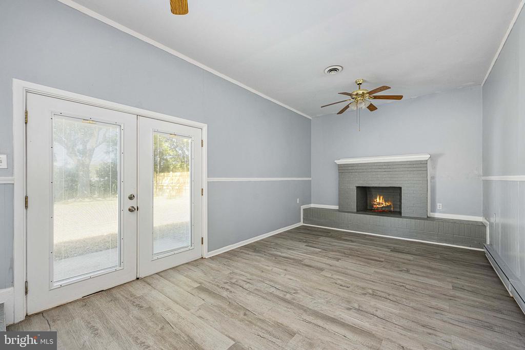 239 DARL CIRCLE