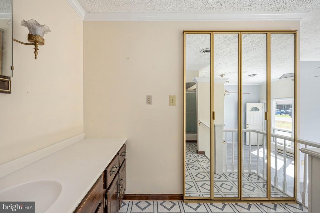 239 DARL CIRCLE