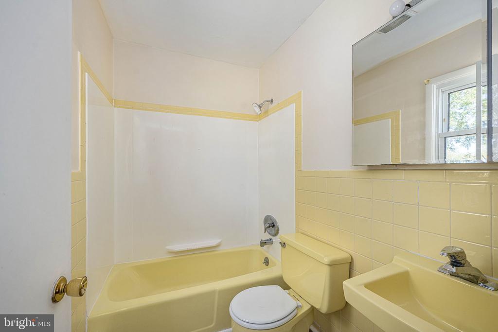 239 DARL CIRCLE