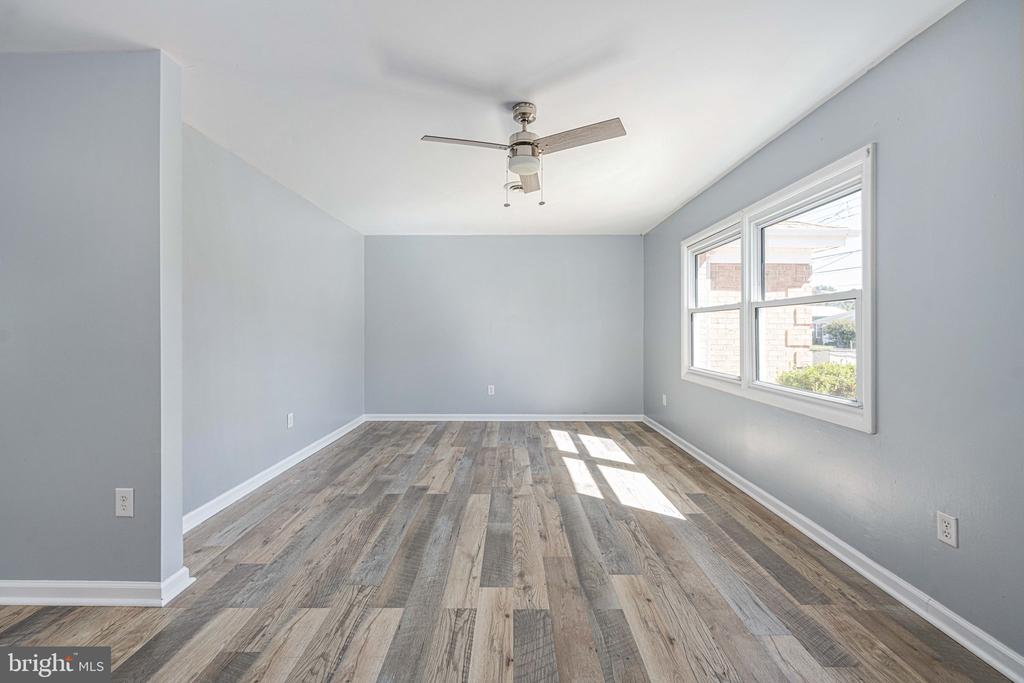 239 DARL CIRCLE
