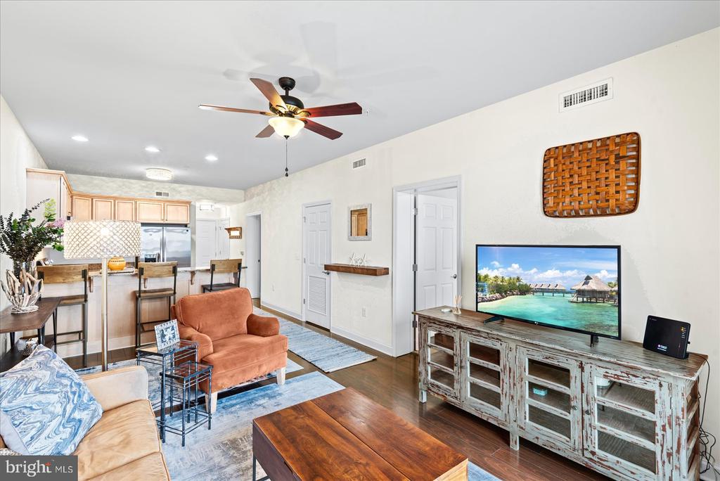 103 N IRVING AVENUE Unit: 406