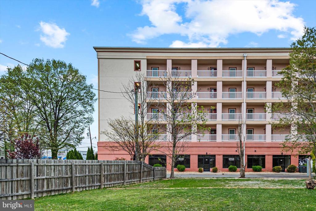 103 N IRVING AVENUE Unit: 406