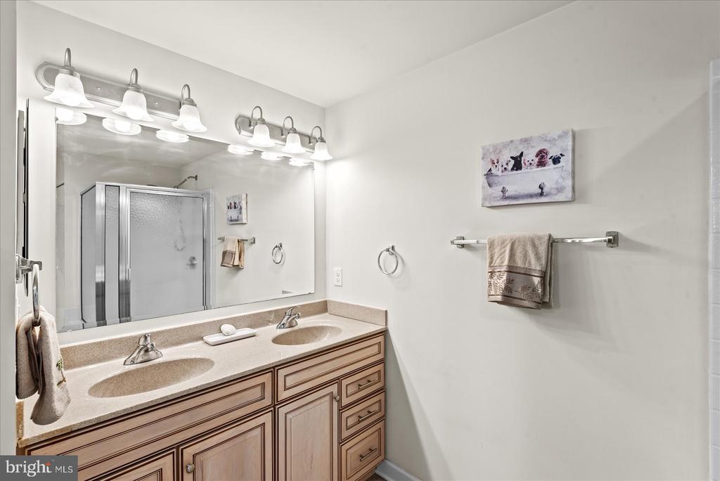 103 N IRVING AVENUE Unit: 406