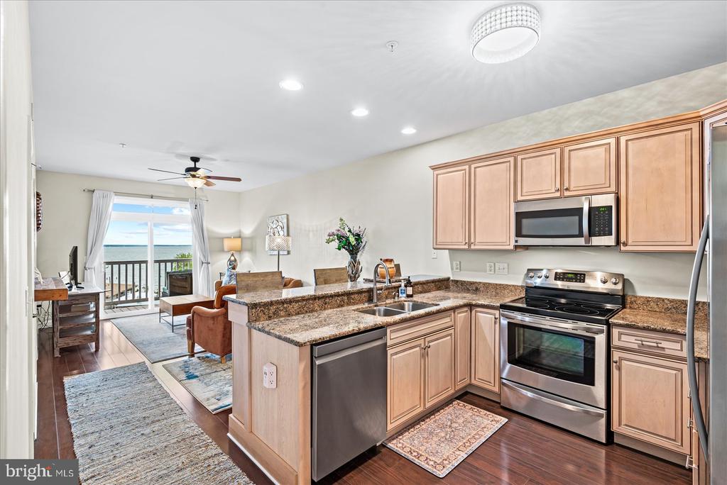 103 N IRVING AVENUE Unit: 406
