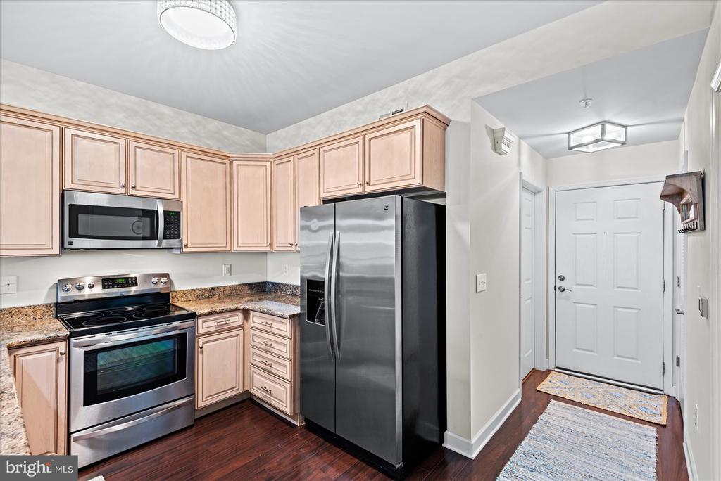 103 N IRVING AVENUE Unit: 406