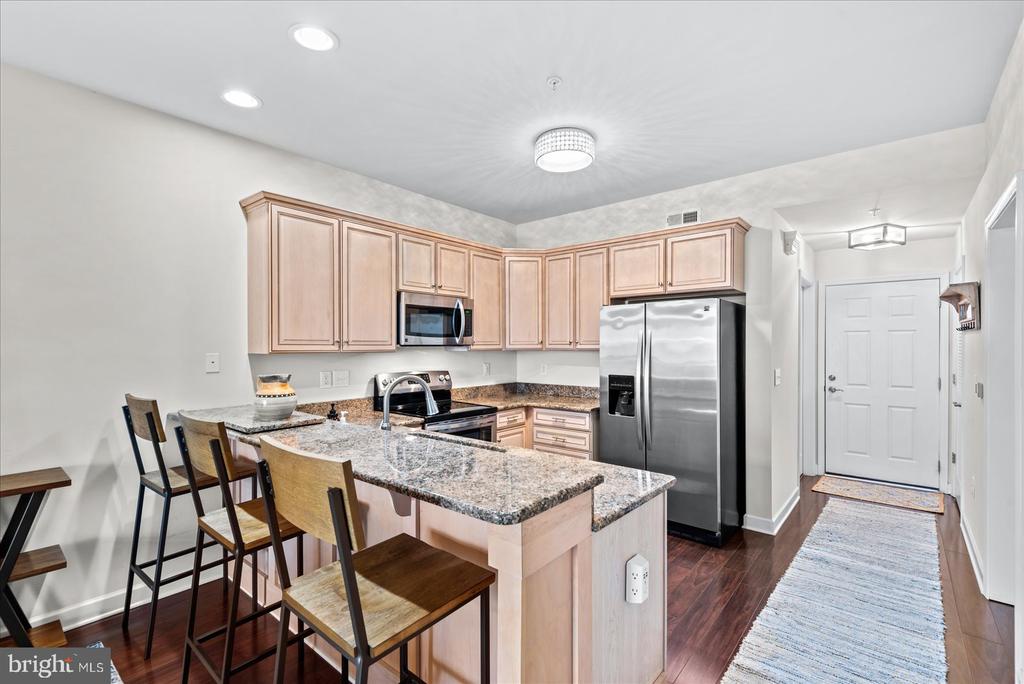 103 N IRVING AVENUE Unit: 406