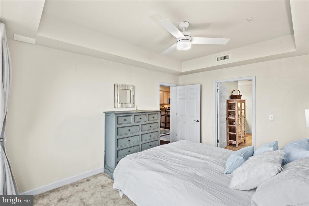 103 N IRVING AVENUE Unit: 406
