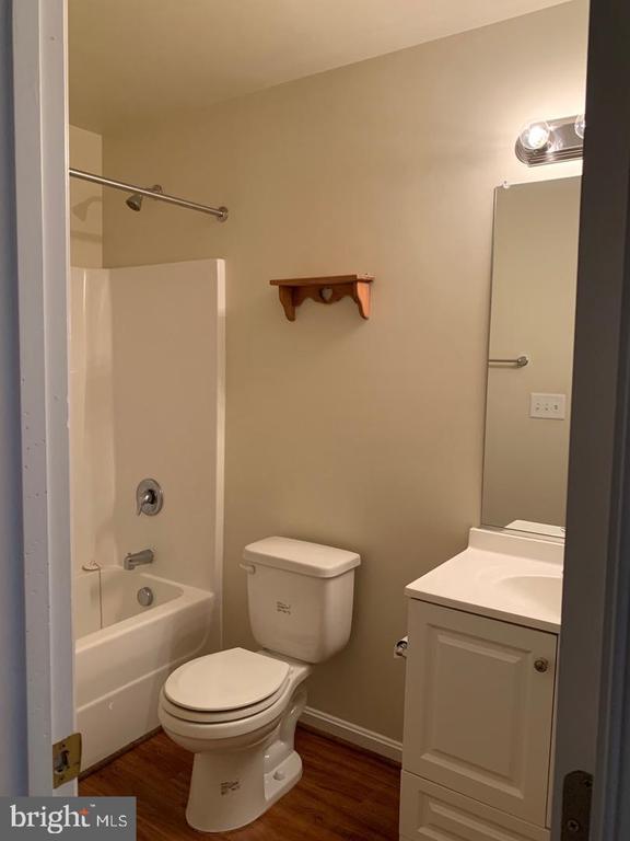 85 AQUA LANE
