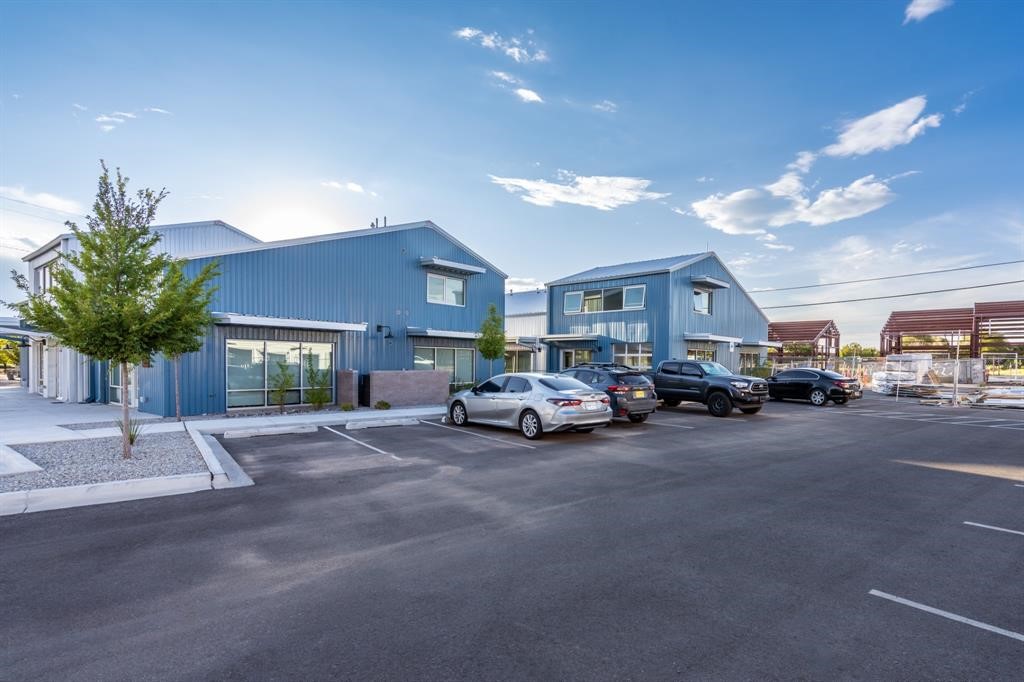 1189 Parkway Drive B2