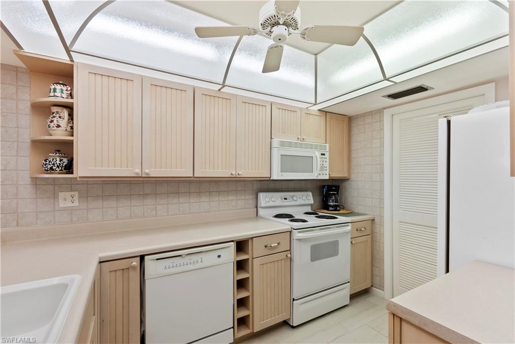25900 Hickory BLVD # 405