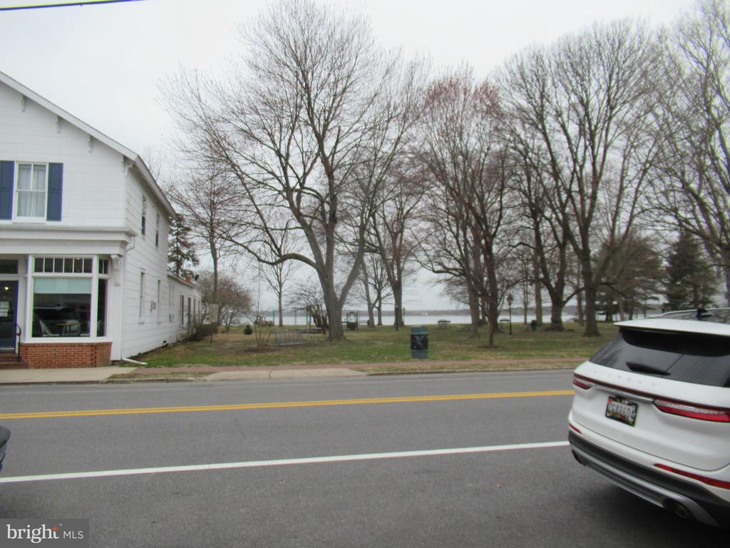 111 S MORRIS STREET