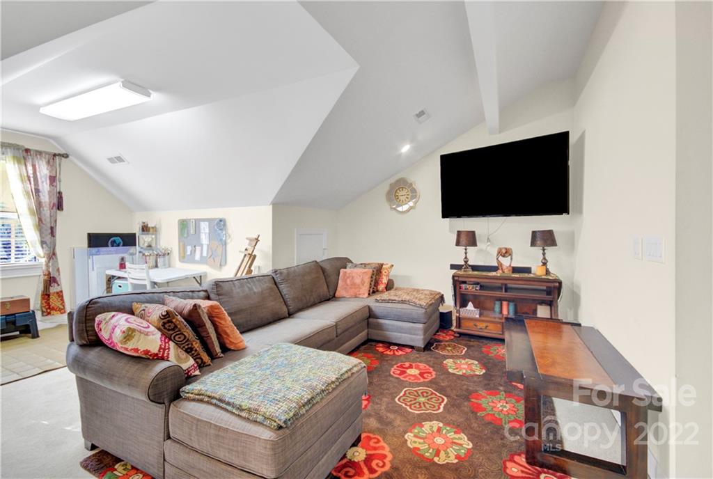 7547 Bluestar Lane