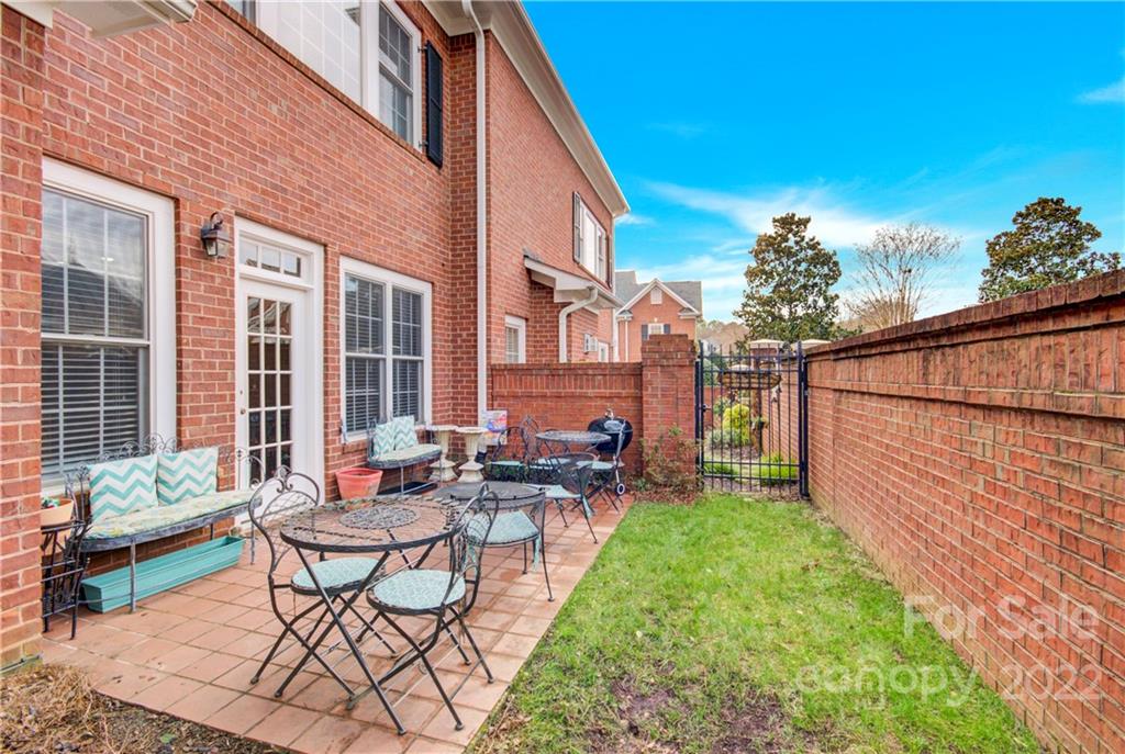 7547 Bluestar Lane