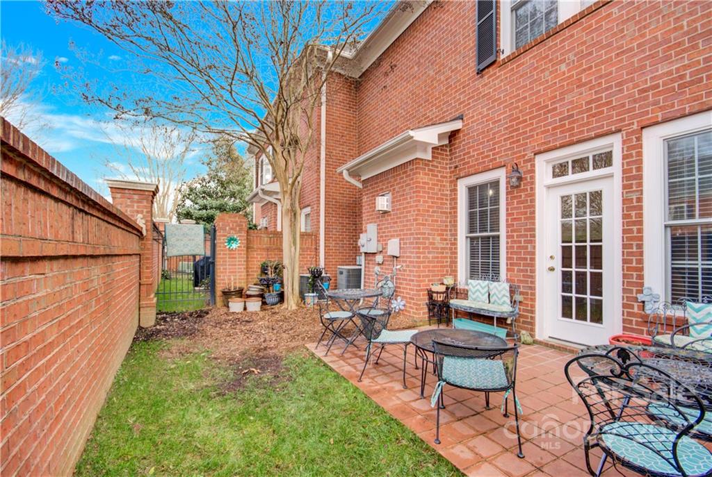 7547 Bluestar Lane