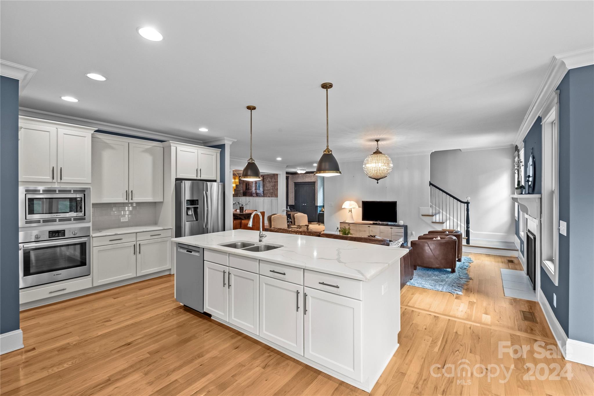 3731 Lakeside Drive