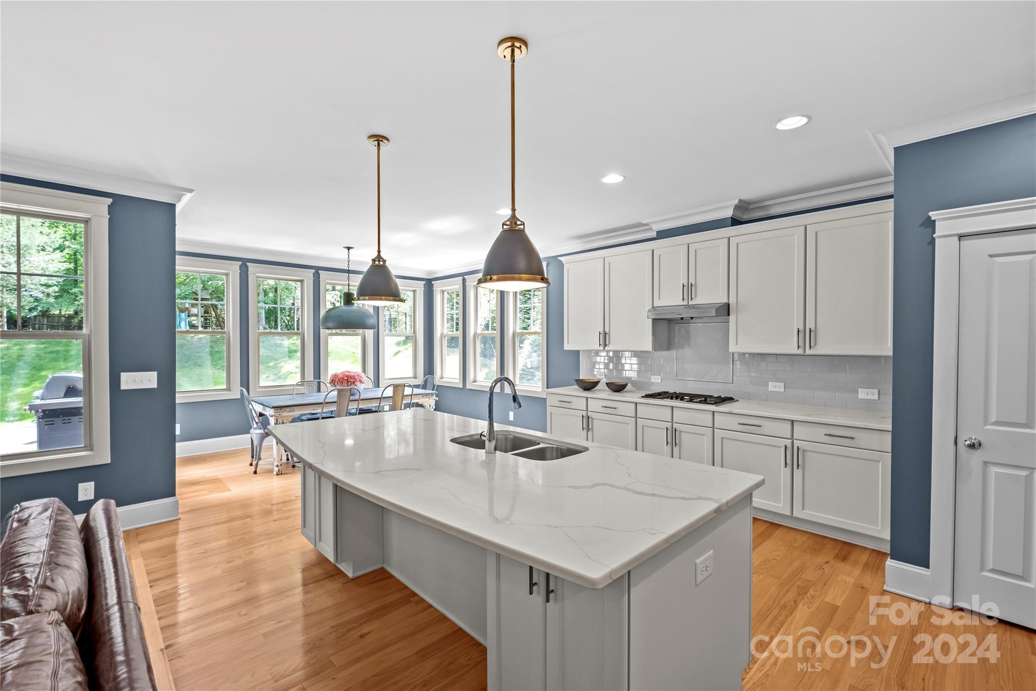 3731 Lakeside Drive