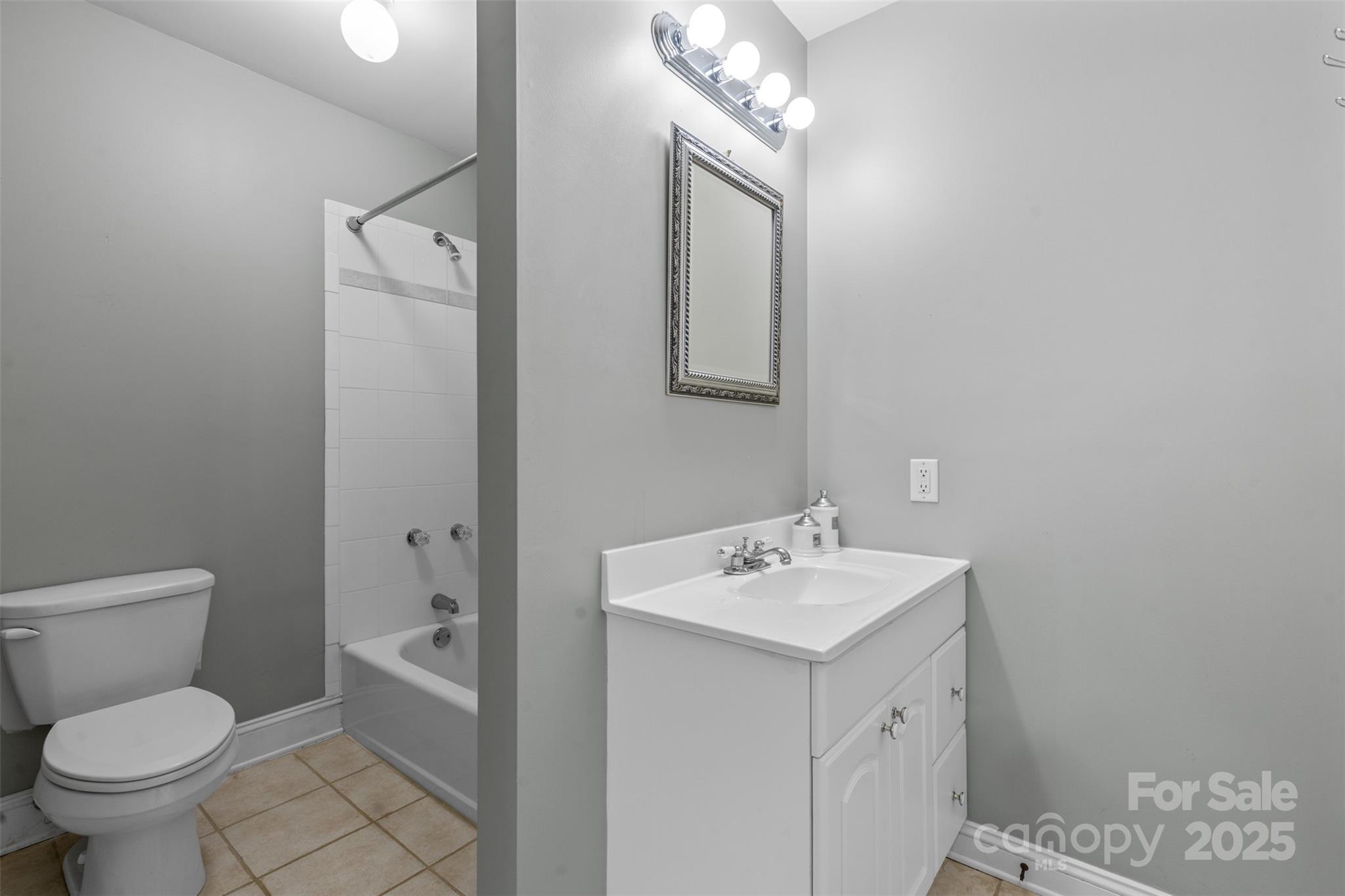 6041 Bluebird Hill Lane