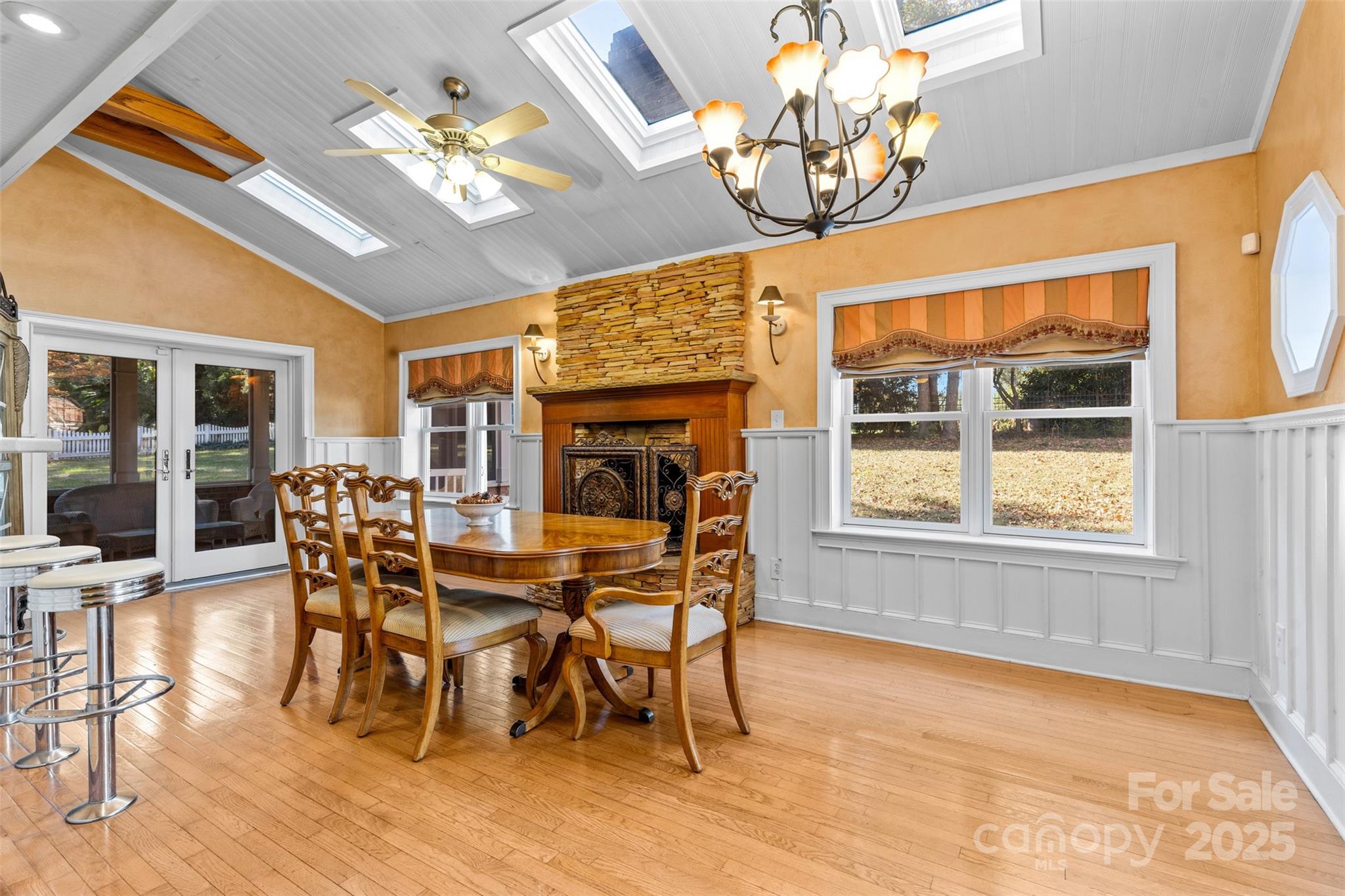 6041 Bluebird Hill Lane