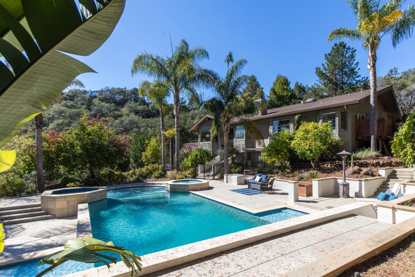 560 Hidden Valley RD