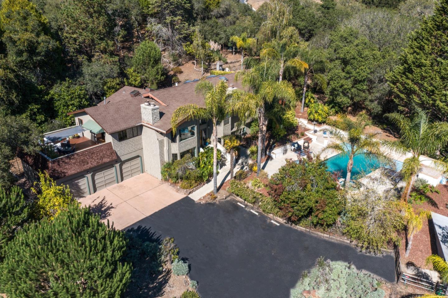 560 Hidden Valley RD