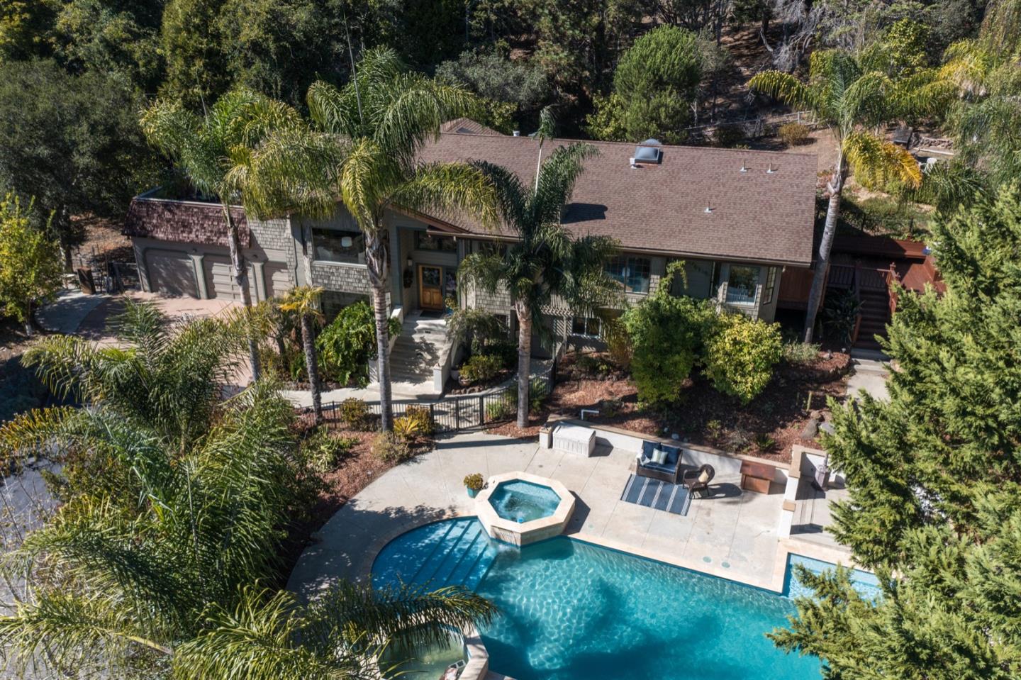560 Hidden Valley RD