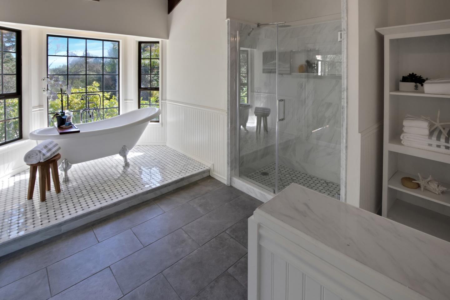560 Hidden Valley RD