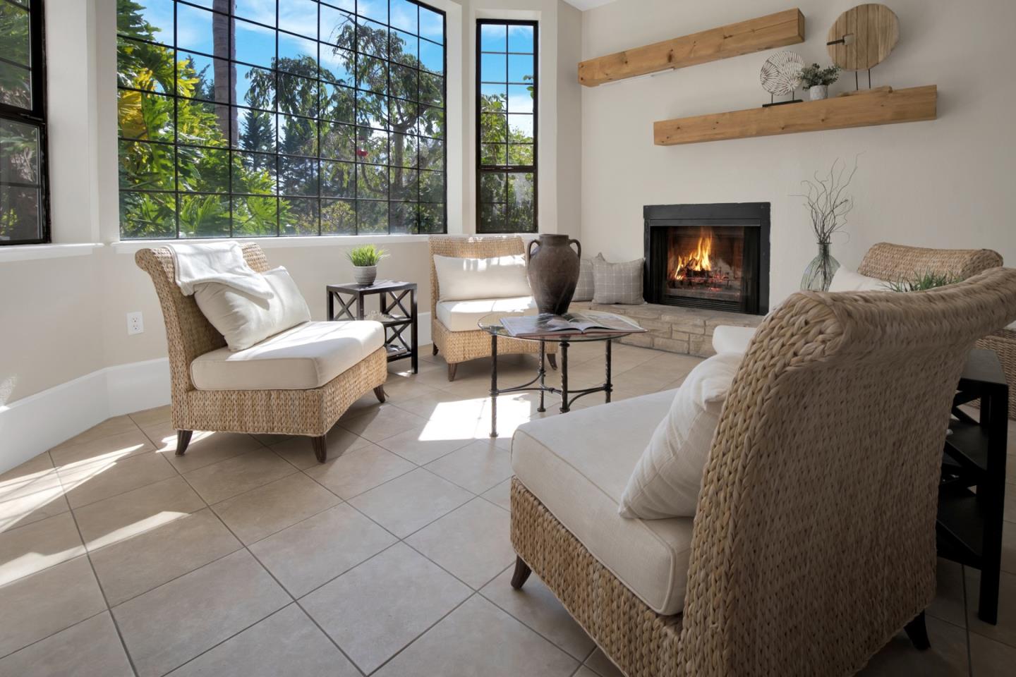 560 Hidden Valley RD