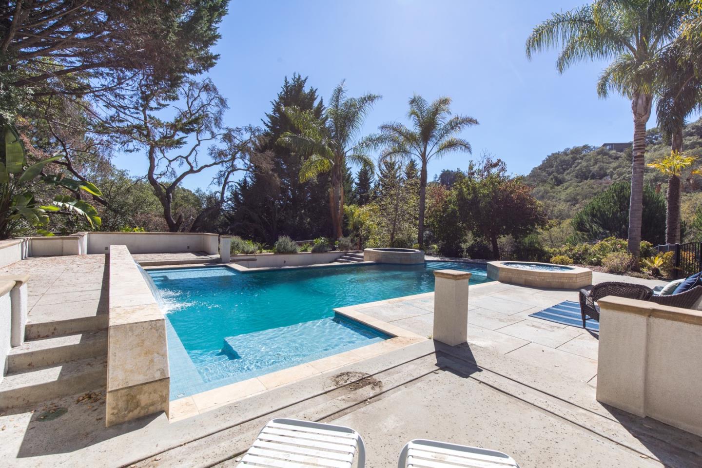 560 Hidden Valley RD