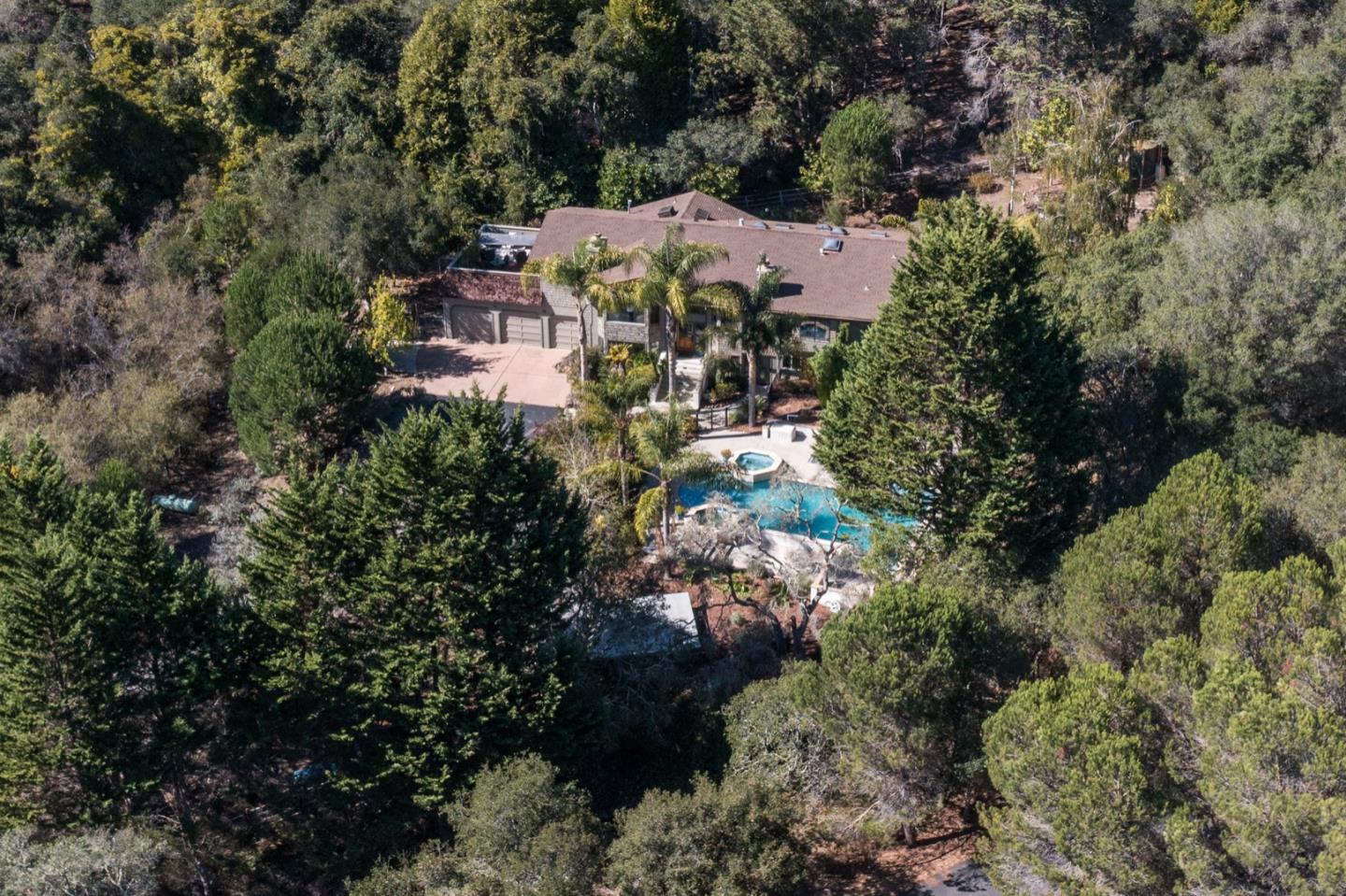560 Hidden Valley RD