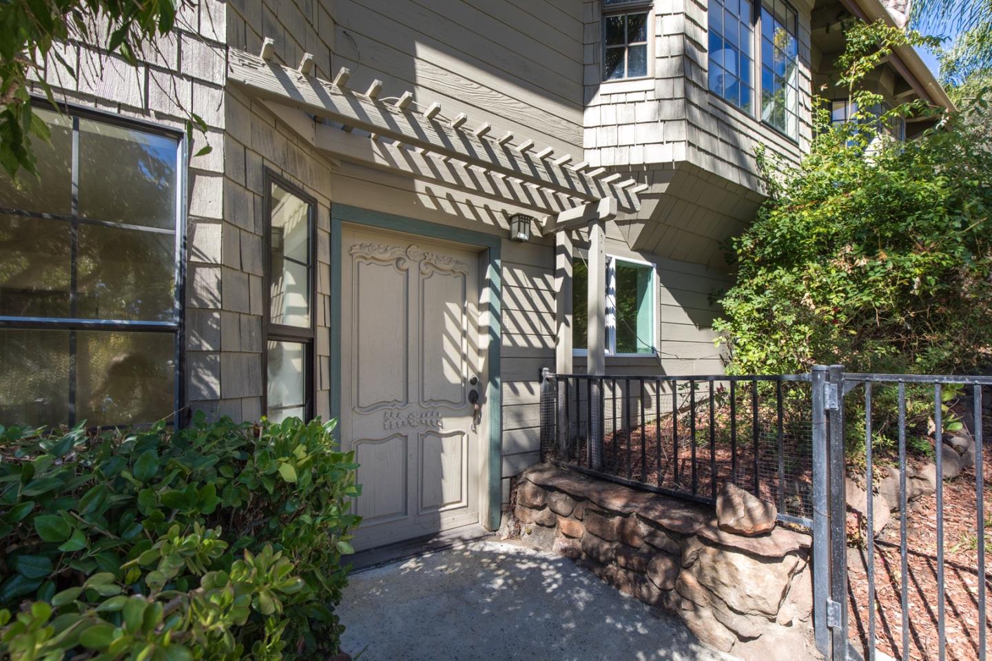 560 Hidden Valley RD