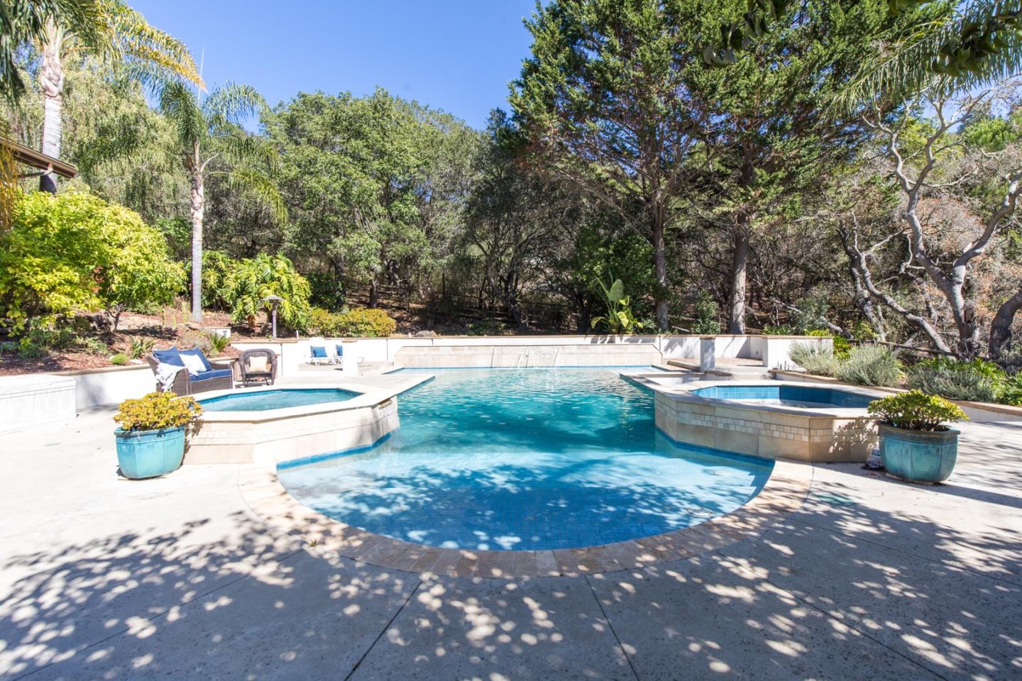 560 Hidden Valley RD