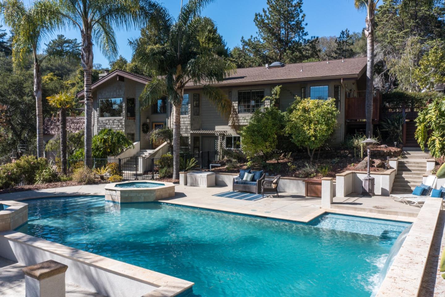 560 Hidden Valley RD