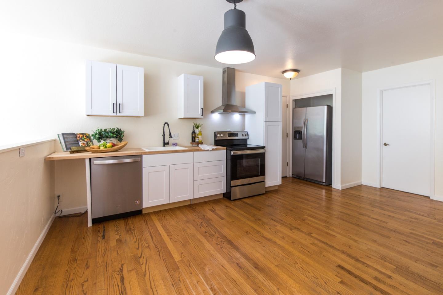 560 Hidden Valley RD