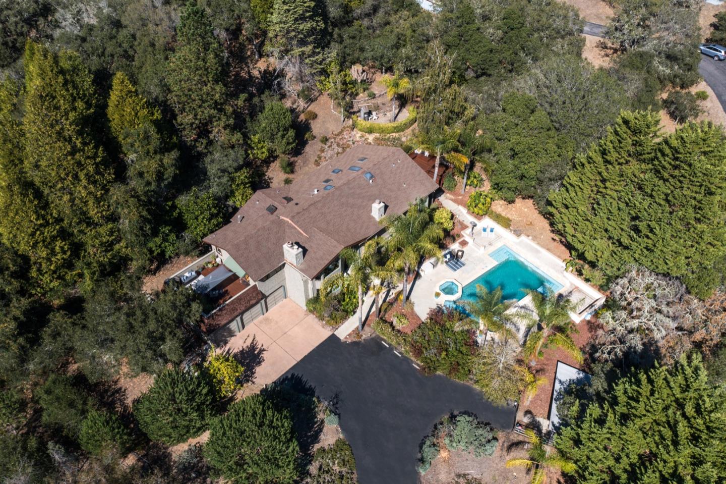 560 Hidden Valley RD