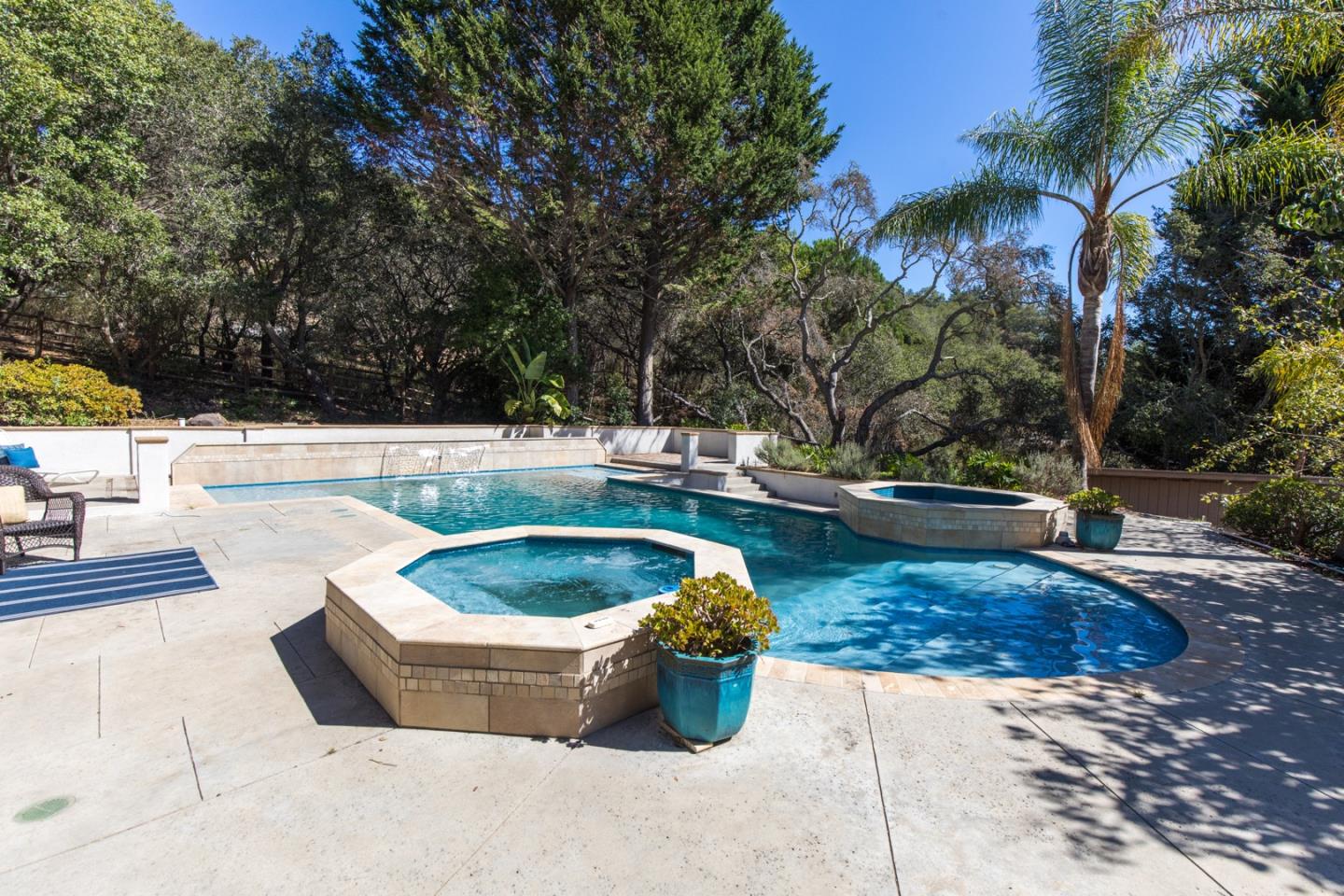 560 Hidden Valley RD