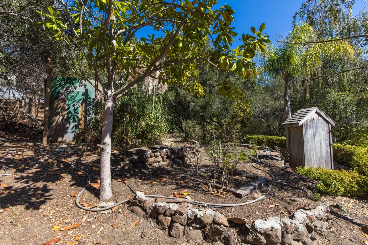 560 Hidden Valley RD