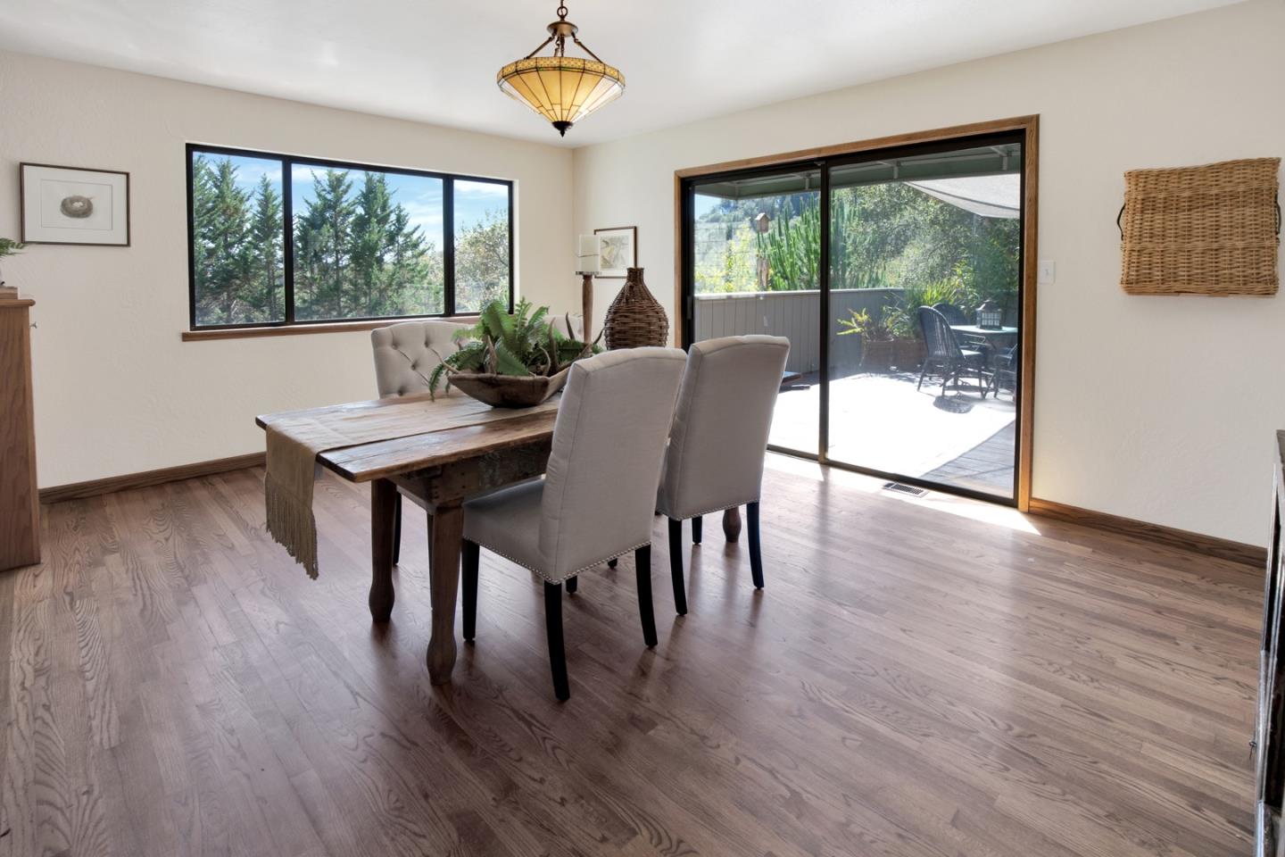 560 Hidden Valley RD