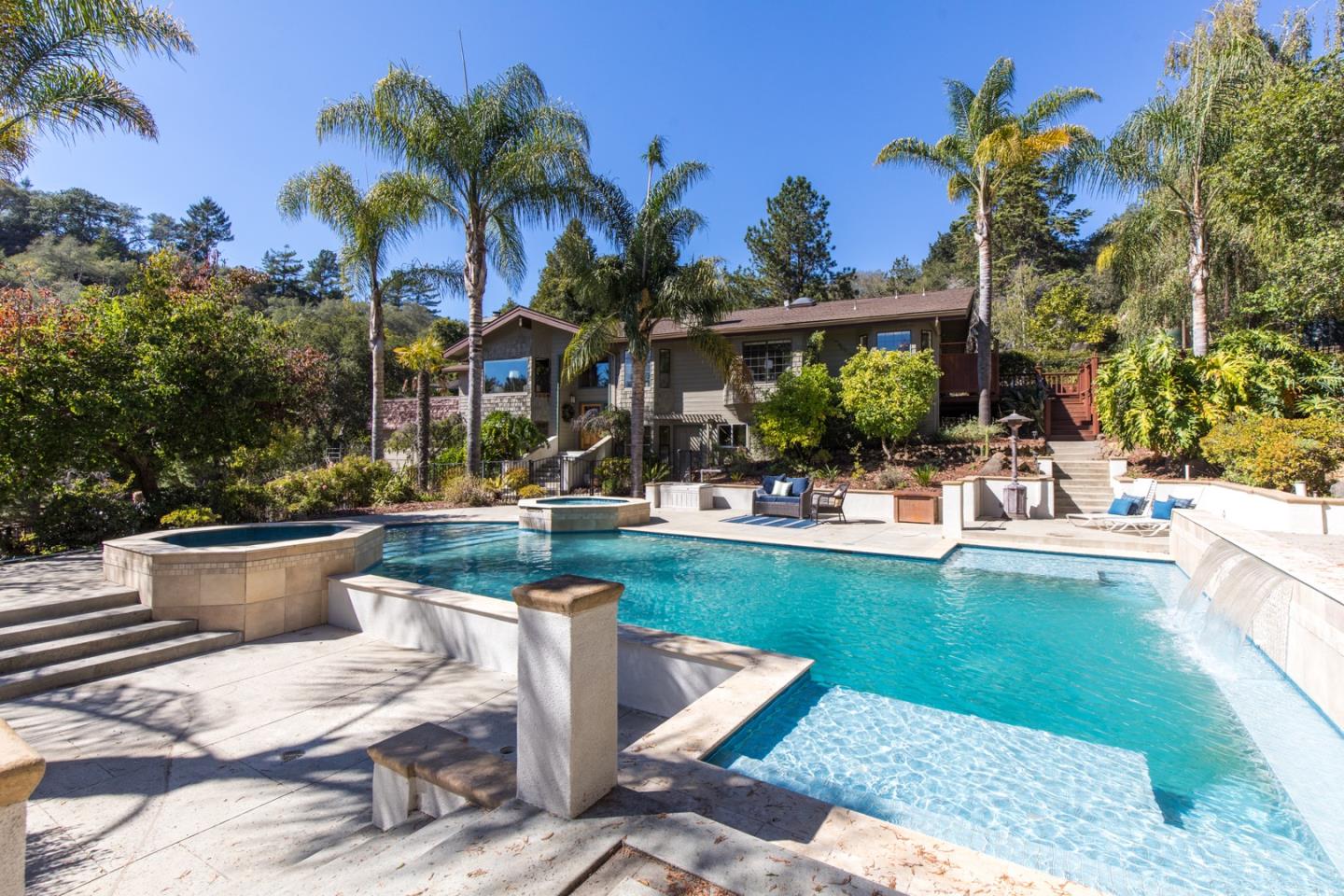 560 Hidden Valley RD