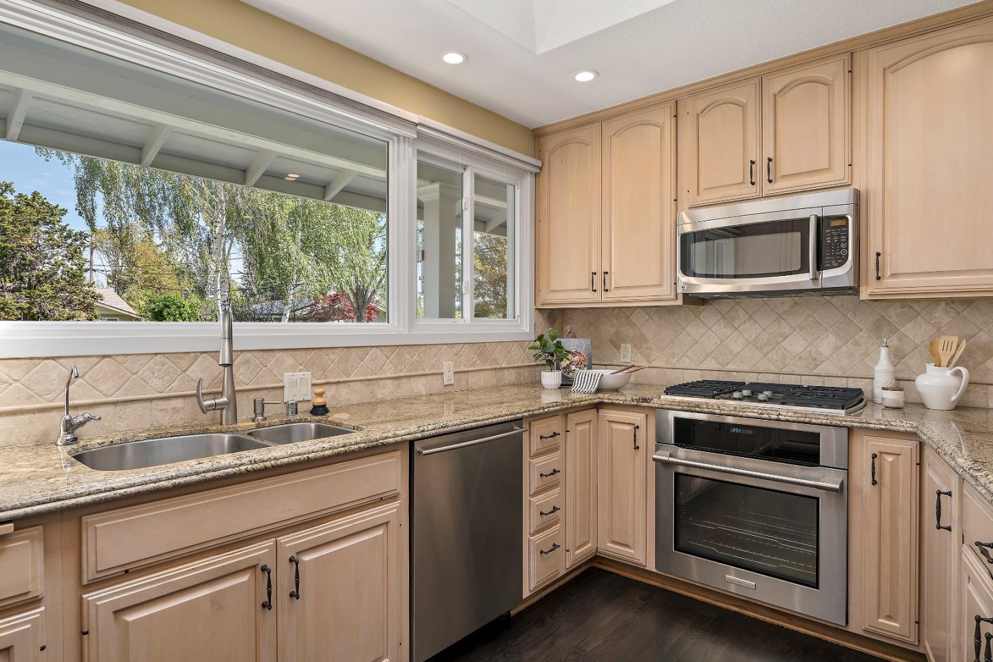 1224 Cameo DR