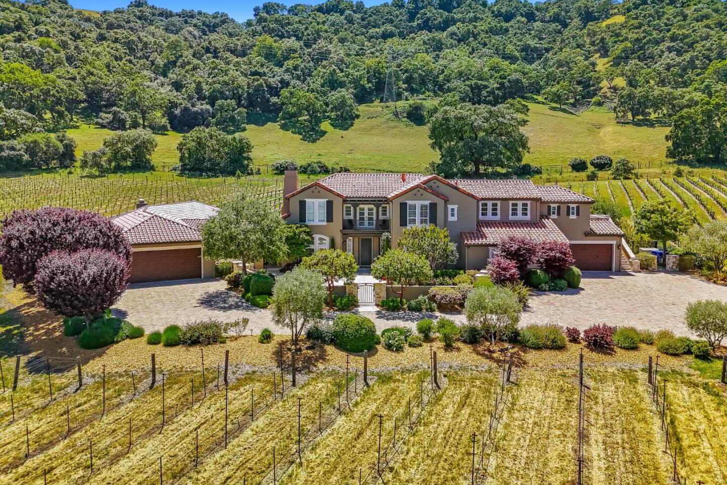 1405 Lakeview Court