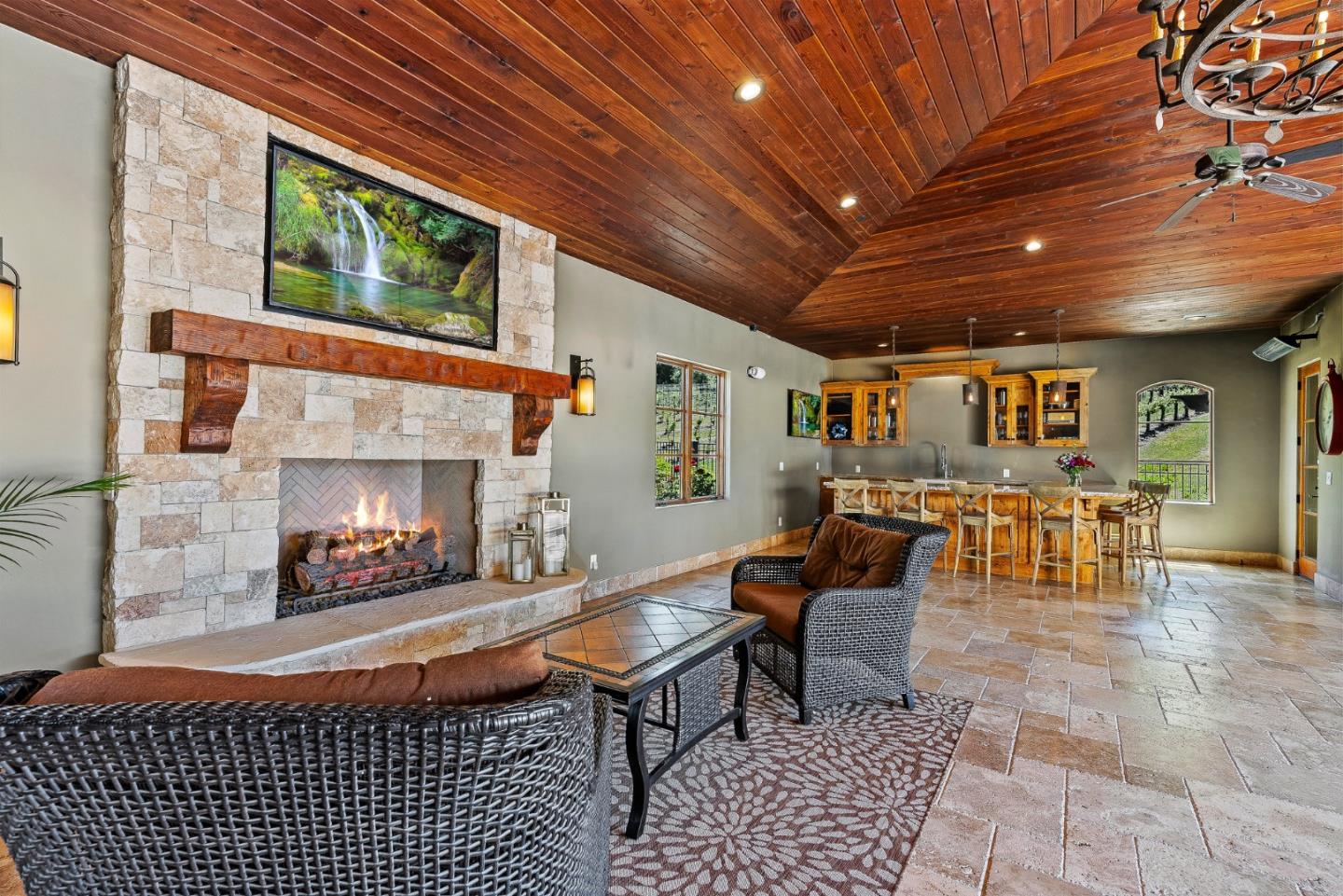 1405 Lakeview Court