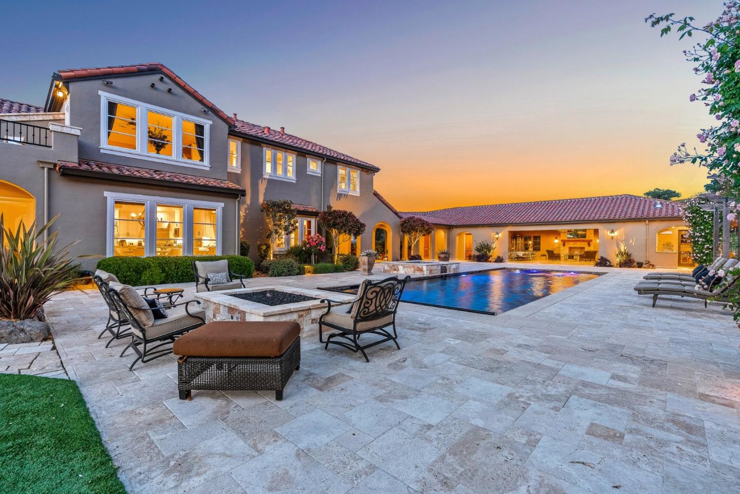 1405 Lakeview Court