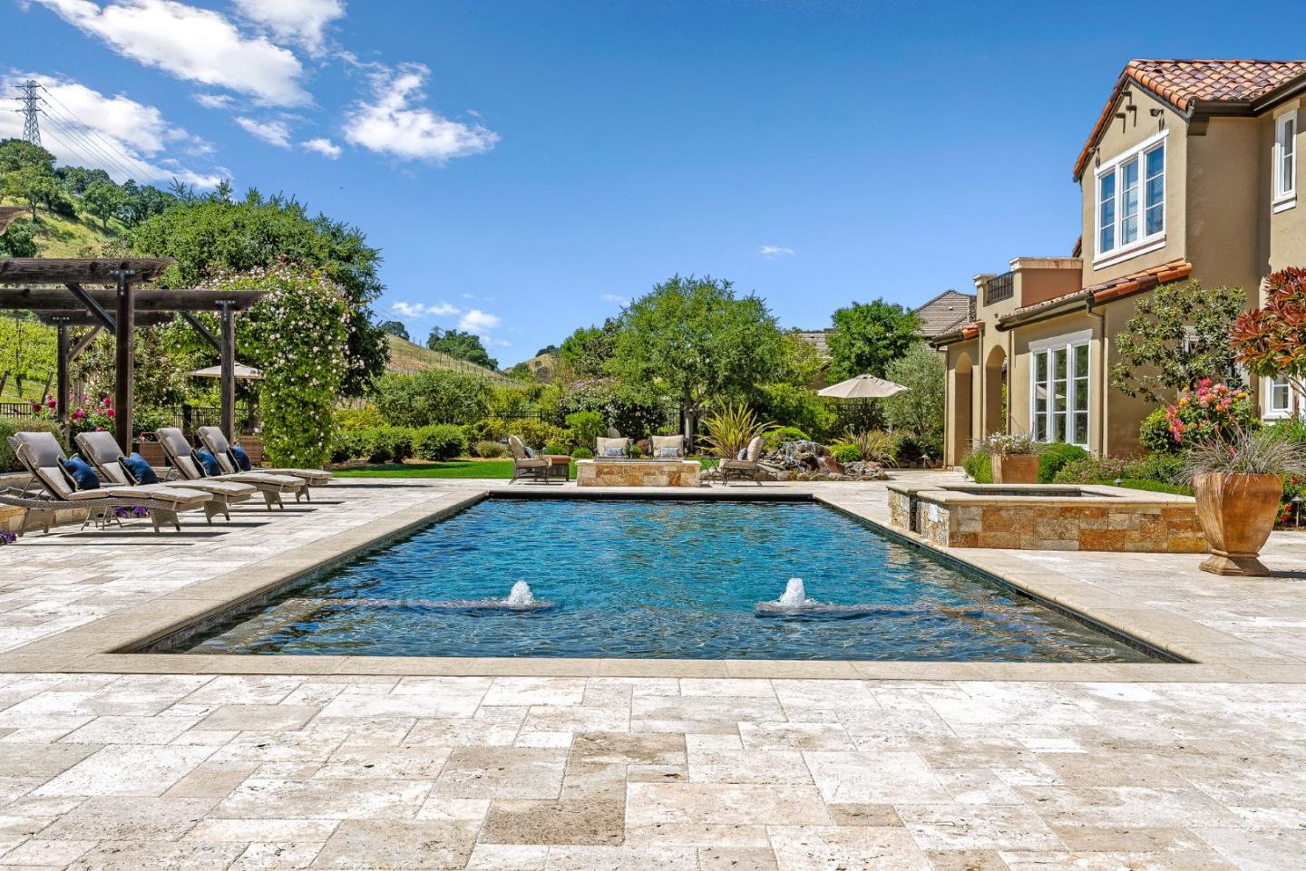 1405 Lakeview Court