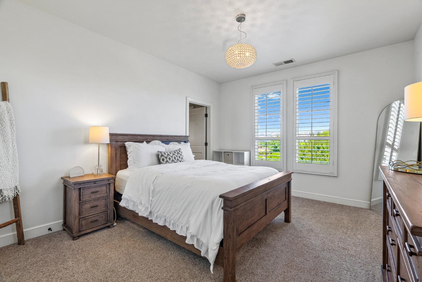 1405 Lakeview Court