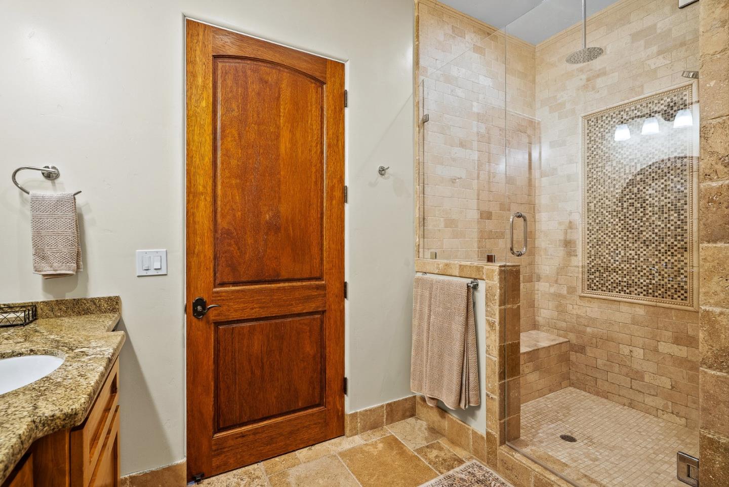 1405 Lakeview Court