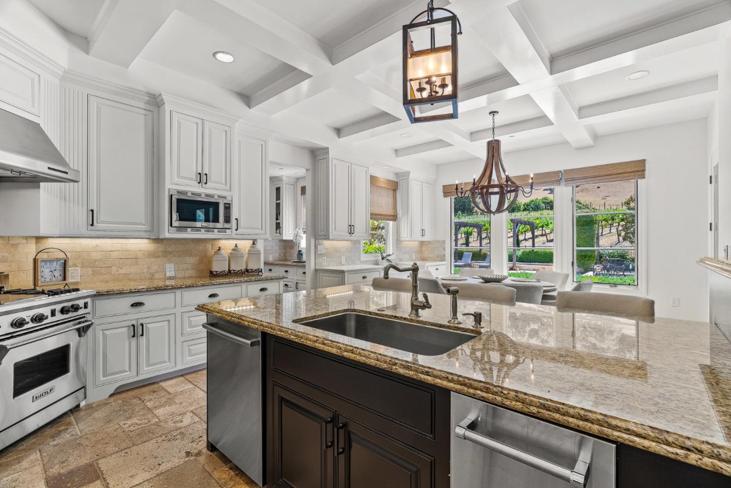 1405 Lakeview Court
