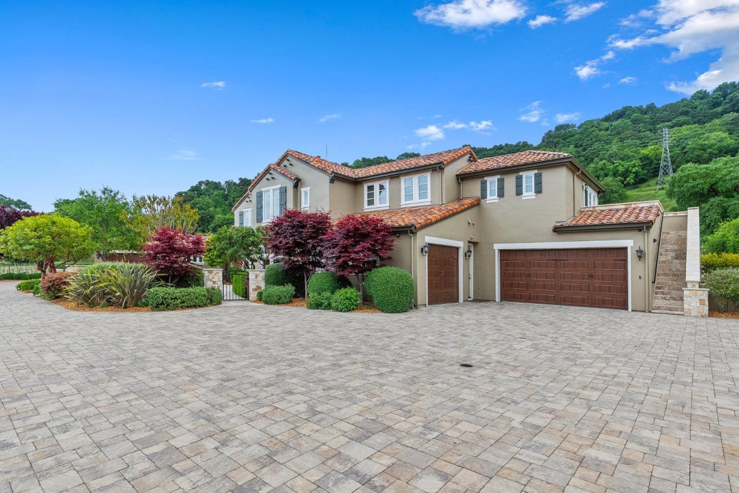 1405 Lakeview Court